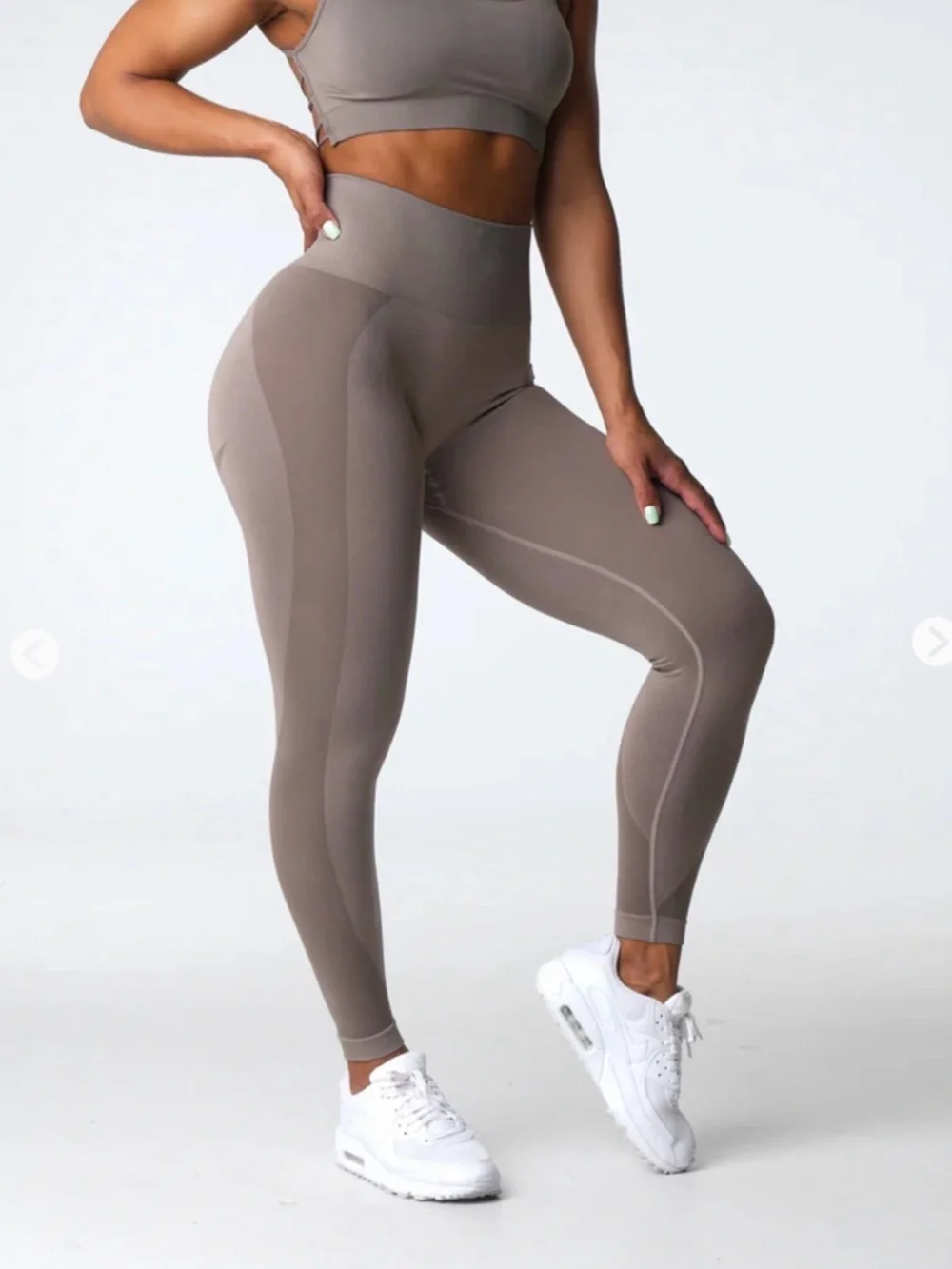 NVGTN - Contour 2.0 Seamless Leggings - Picture 4 of 9